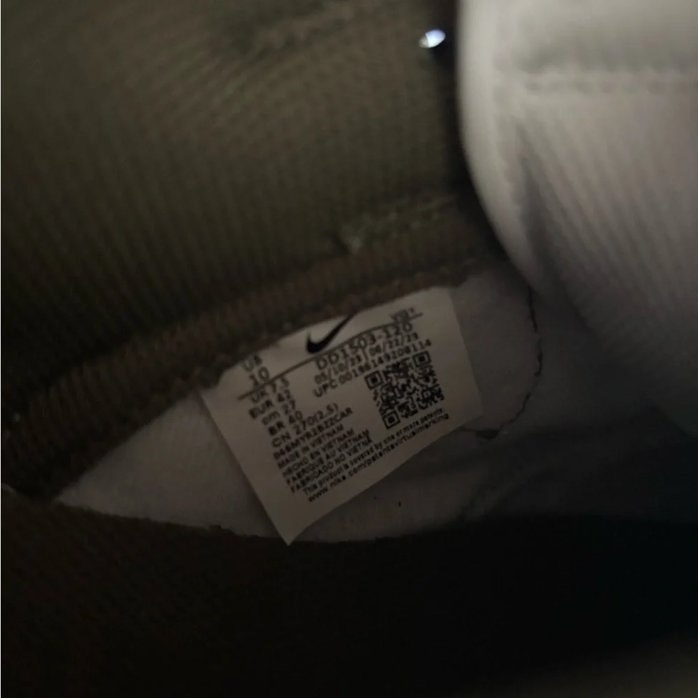 Nike Dunk Low Olive Green & White Sneakers – Women’s Size 10 (Preloved) 💚🤍 - Picture 10 of 11